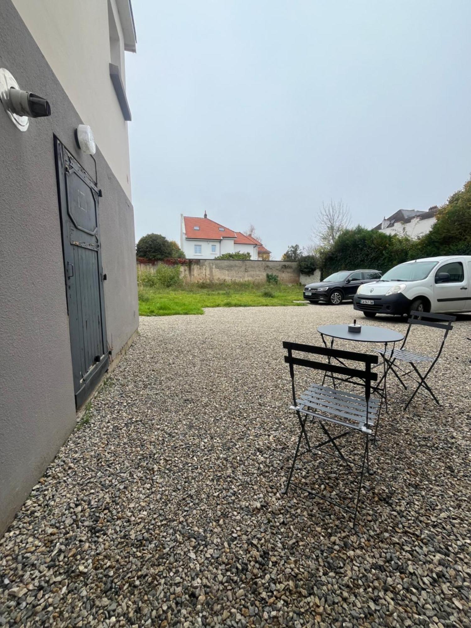 Apartment Retro Reverie, Avec Parking Gratuit Et Terrasse